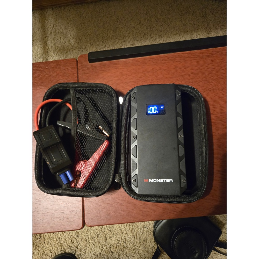 Monster Jumpstarter 8000mAh 600A Peak Portable Power Bank Flashlight CP-F43C